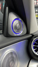 Lade das Bild in den Galerie-Viewer, Beleuchtete 3D Rotation Speaker – Mercedes E-Klasse W213