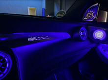 Lade das Bild in den Galerie-Viewer, Beleuchtete Zierleiste – Mercedes C-Klasse W205 / GLC-X253