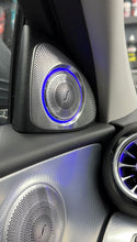 Lade das Bild in den Galerie-Viewer, Beleuchtete 3D Rotation Speaker – Mercedes C-Klasse W205
