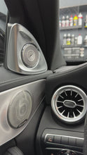 Laden und Abspielen von Videos im Galerie-Viewer, Beleuchtete 4D Lautsprecher – Mercedes C-Klasse W205
